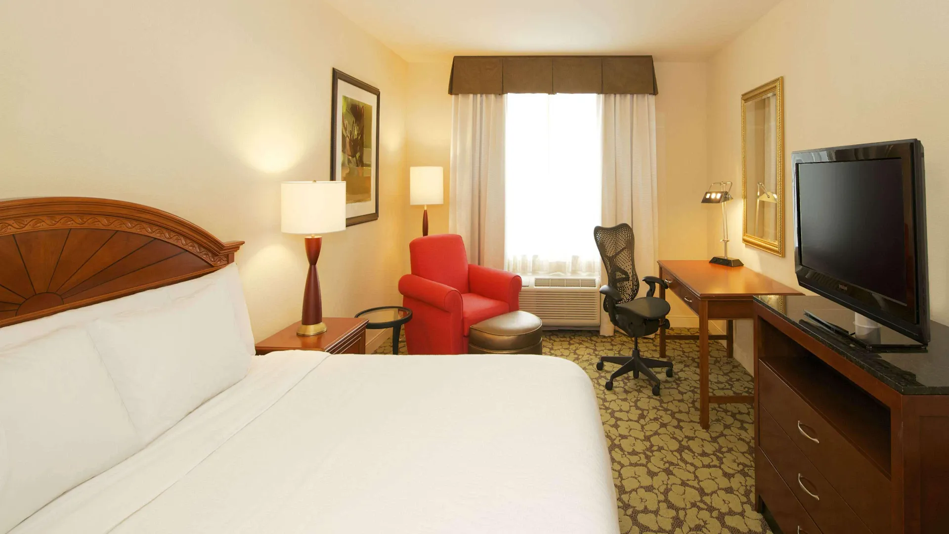 Hilton Garden Inn Virginia Beach Town Center 3*,